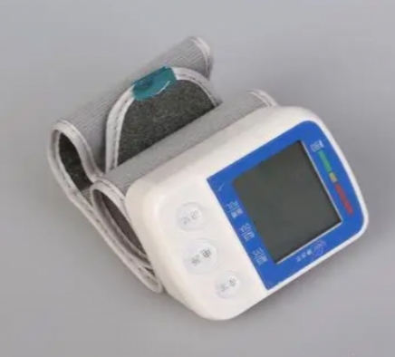 腕式电子无创血压计x506